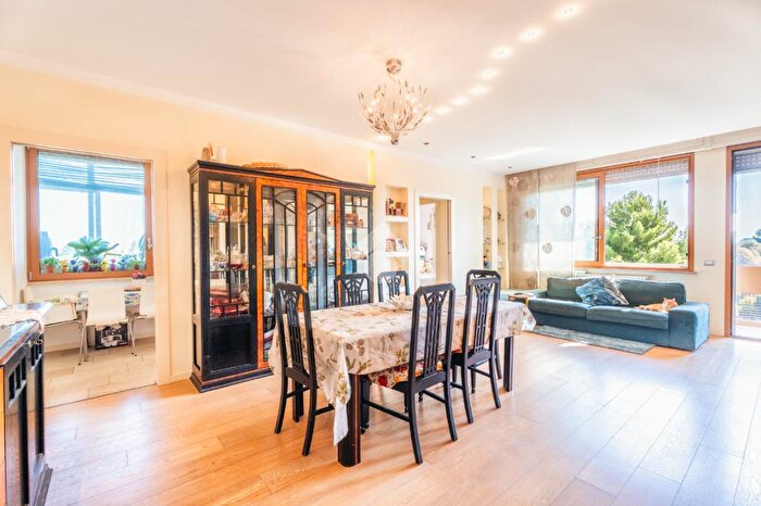 Appartamento quadrilocale in vendita in Viale Alberto Simonini, Rimini