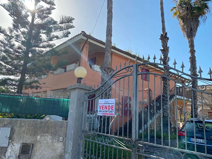 Casa con 10 locali in vendita in Via Isole delle Filippine Siracusa, Siracusa