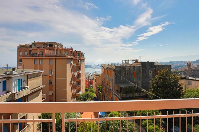 Appartamento con 5 locali in vendita in Via Oberto Cancelliere, Genova