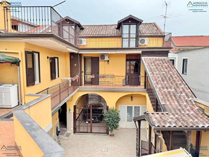 Appartamento con 6 locali in vendita in Via Vittorio Veneto, Parete