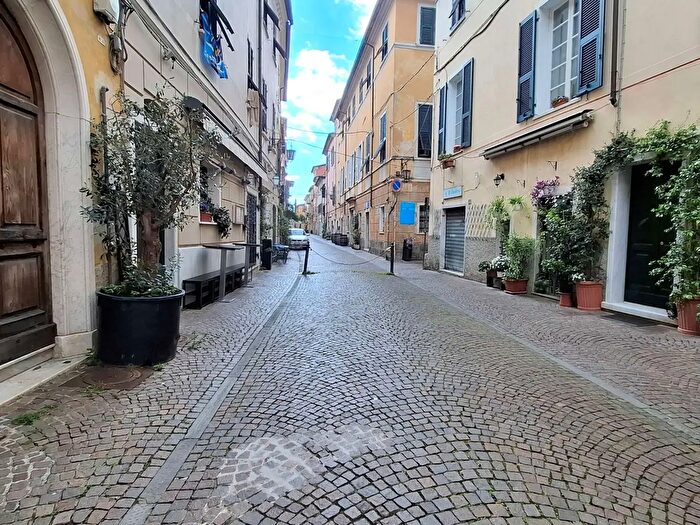 Appartamento con 5 locali in vendita in Via Mascardi, Sarzana