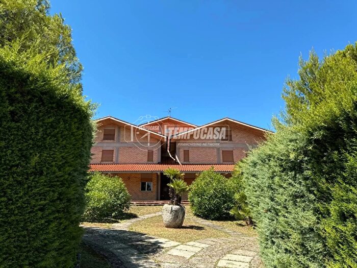 Casa con 6 locali in vendita in Via Coppelli, Casalincontrada