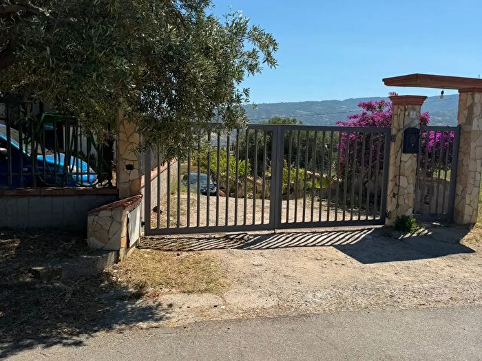 Appartamento trilocale in vendita in Via Contessa Snc, Lattarico