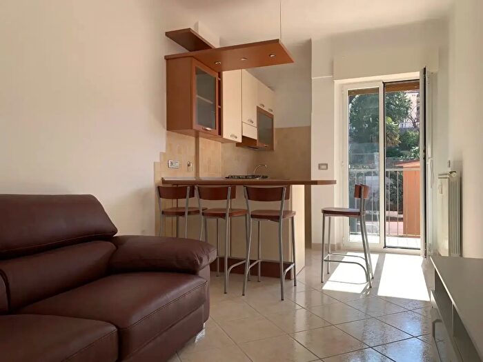 Appartamento trilocale in affitto in Via Sara Davis, Trieste