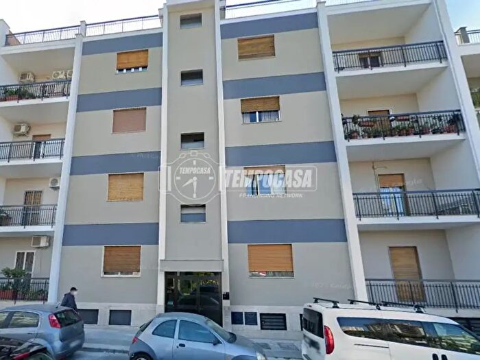 Appartamento trilocale in vendita in Via Saverio Lioce, Bari