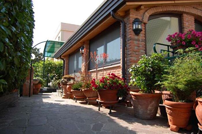 Casa con 6 locali in vendita in Via Eugenio Montale Snc, Mariglianella