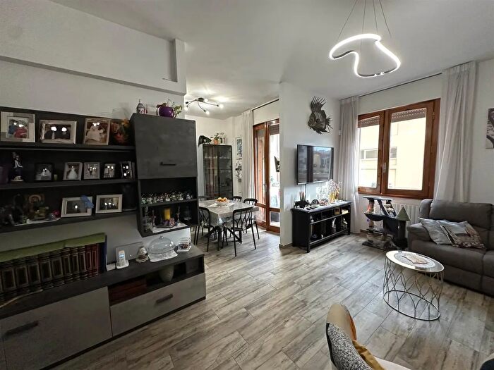 Appartamento con 5 locali in vendita in Via Sirtori, Firenze