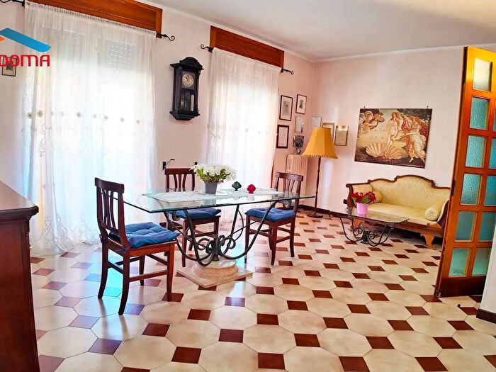 Appartamento con 7 locali in vendita in Via Brindisi, Galatina