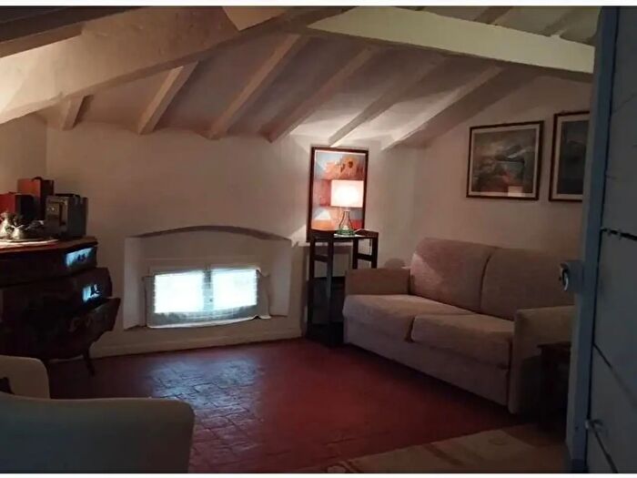 Casa con 6 locali in vendita in Cascina