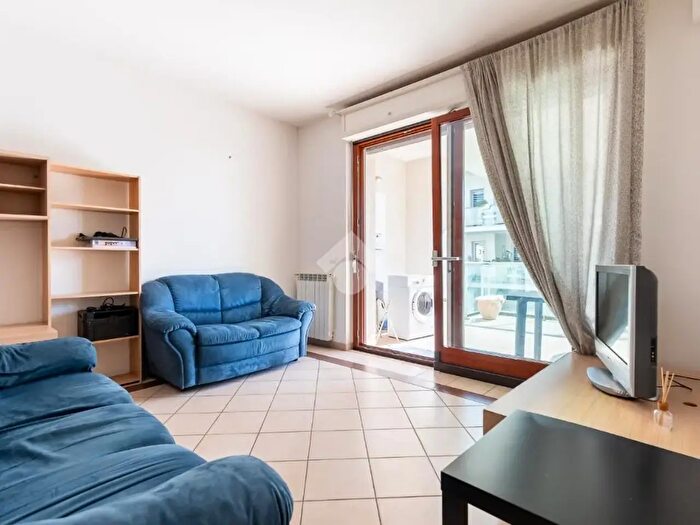 Appartamento trilocale in vendita in Via Enrico De Boccard, Roma