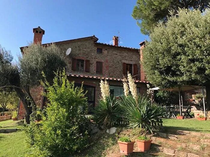 Casa con 13 locali in vendita in Via Enrico Fermi Passignano sul Trasimeno, Passignano Sul Trasimeno