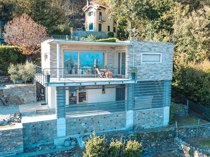 Casa quadrilocale in vendita in Via Don Minoli, Trarego Viggiona