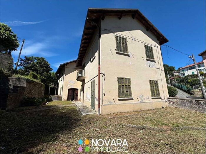 Casa con 6 locali in vendita in Via dei Martiri, Centro, Romagnano Sesia