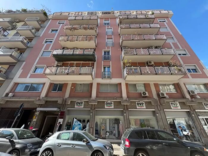 Appartamento con 5 locali in vendita in Via Filippo Parlatore, Palermo