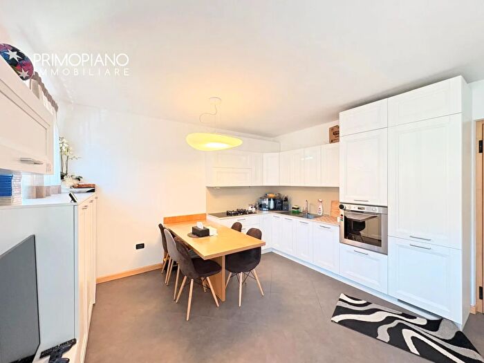 Appartamento bilocale in vendita in Piazza Mercato, Comano Terme