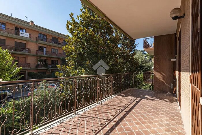 Appartamento con 5 locali in vendita in Via Adolfo Gandiglio, Roma