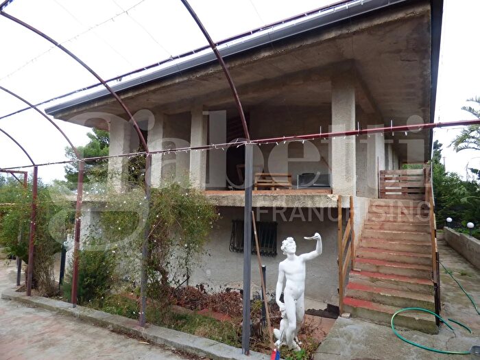 Casa bilocale in vendita in Contrada Traversa Snc, Ventimiglia Di Sicilia