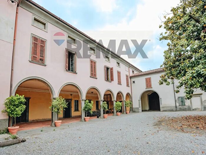 Casa con 20 locali in vendita in Via Fabbrica, Cologne