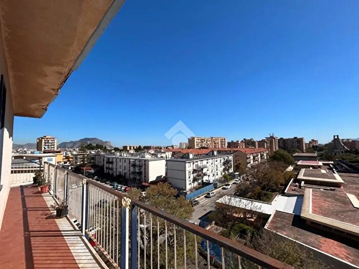 Appartamento quadrilocale in affitto in Via del Castoro, Palermo