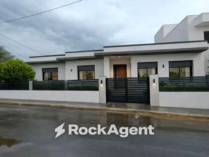 Casa con 6 locali in vendita in Via Marcinelle Ang l da Vinci, Salice Salentino