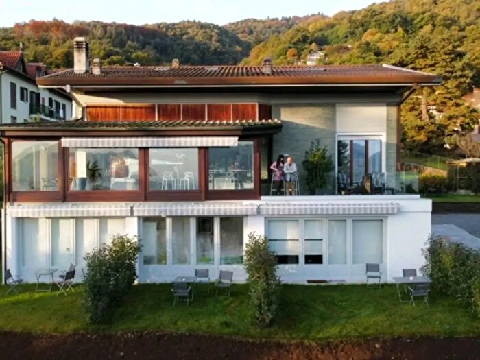 Casa con 13 locali in vendita in Stresa