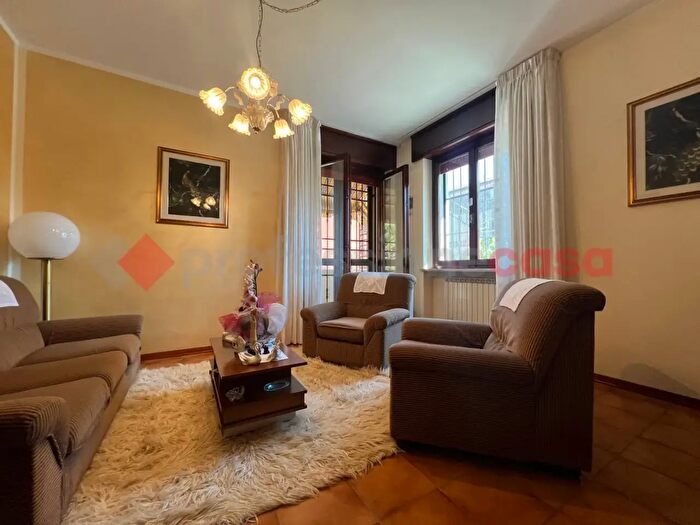 Appartamento con 6 locali in vendita in Via Roma, Isola Rizza