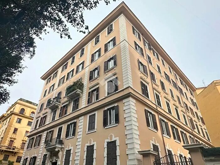 Appartamento trilocale in vendita in Prati Via Montesanto, Roma