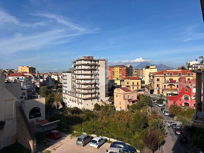 Appartamento trilocale in vendita in Piazza Aubry, Gragnano