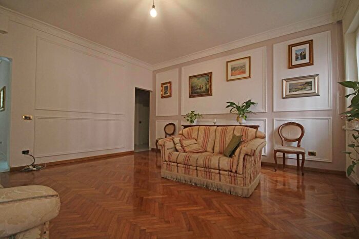 Appartamento trilocale in affitto in Via Cairoli, Parma