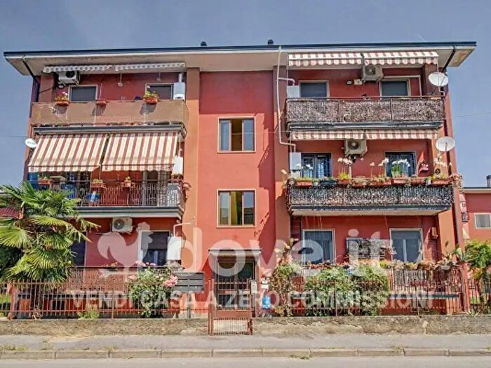 Appartamento trilocale in vendita in Viale Rimembranze, San Zenone Al Lambro