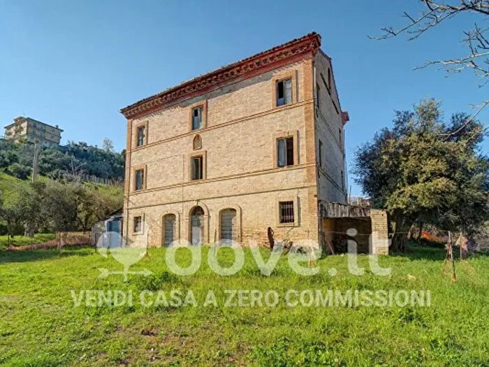 Casa con 6 locali in vendita in Petritoli