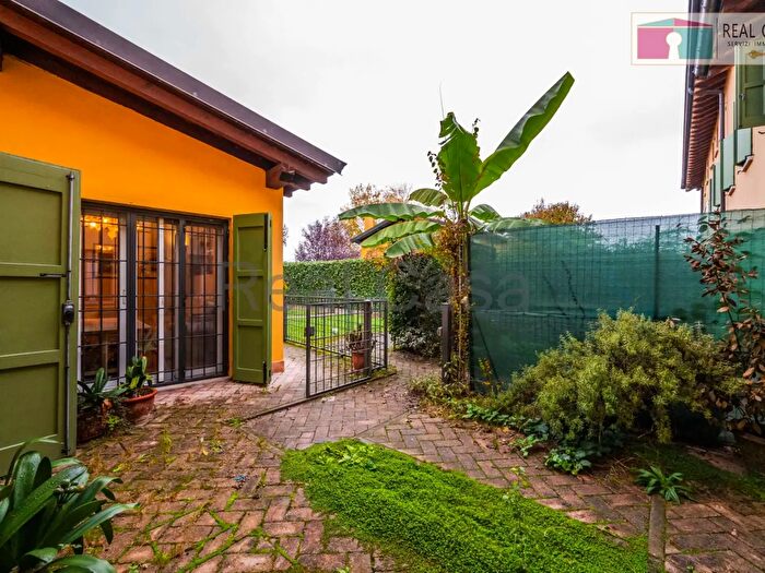 Casa con 10 locali in vendita in Strada Formigina, Modena