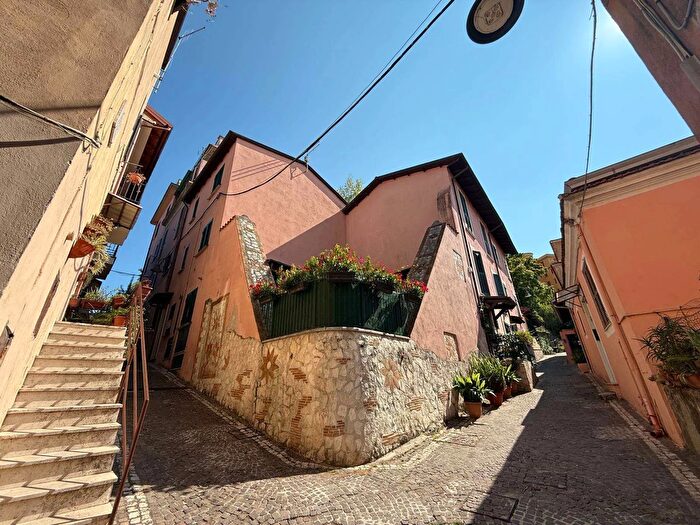 Casa con 7 locali in vendita in Via Colle S Pietro, Frosinone