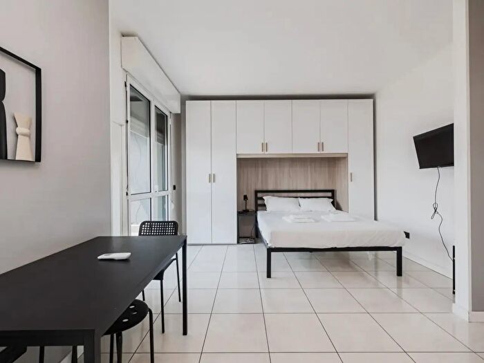 Appartamento monolocale in affitto in Via Enrico Cosenz, Milano