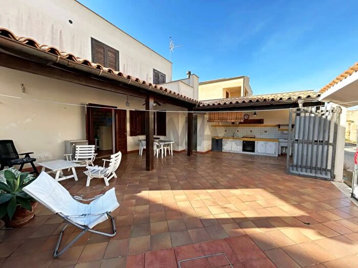 Casa con 5 locali in vendita in Campobello Di Mazara