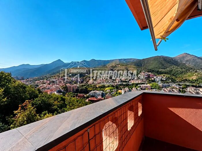 Appartamento quadrilocale in vendita in Via del Roccolo, Arenzano