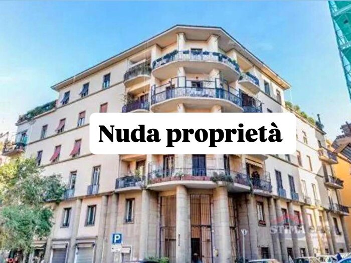 Appartamento quadrilocale in vendita in Via Gualtiero Castellini, Parioli, Roma