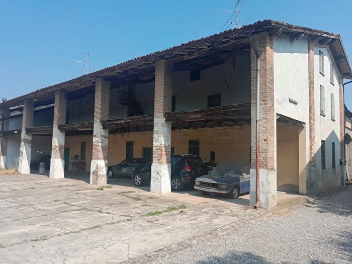 Casa con 18 locali in vendita in Via del Marzale Snc, Crema