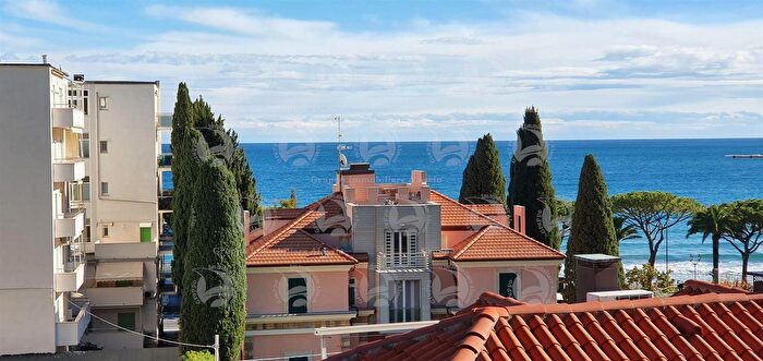 Appartamento trilocale in vendita in Via Amerigo Vespucci, Alassio