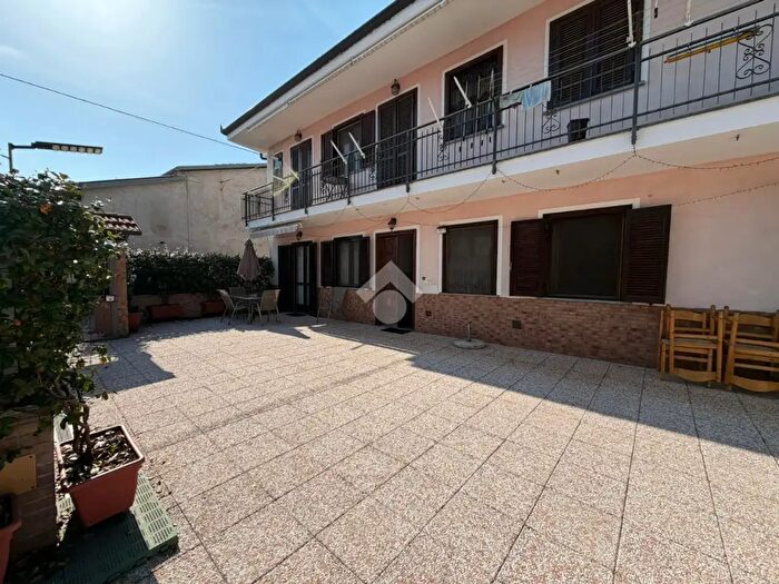 Appartamento con 5 locali in vendita in Frazione Gastaldi, Piscina