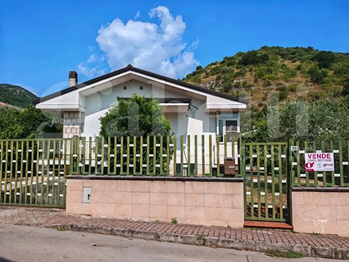 Casa quadrilocale in vendita in Via Boschetto, Pozzilli