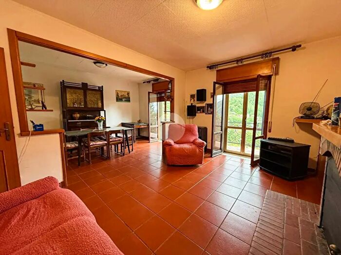 Casa con 6 locali in vendita in Via Pietro Mancini, Falconara Albanese