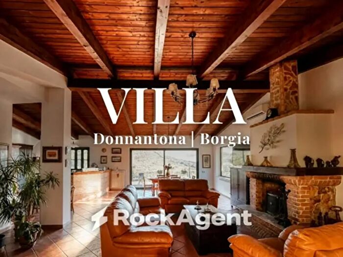 Casa con 5 locali in vendita in Contrada Donnantona, Borgia
