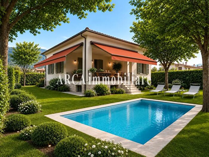 Casa con 7 locali in vendita in Pietrasanta