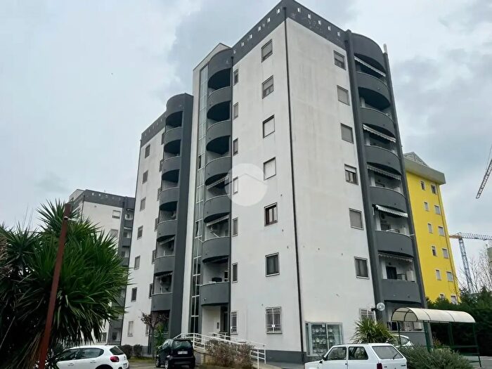 Appartamento trilocale in vendita in Via Popilia, Cosenza