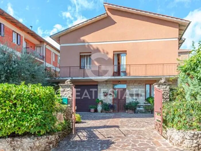 Casa con 6 locali in vendita in Citta Della Pieve