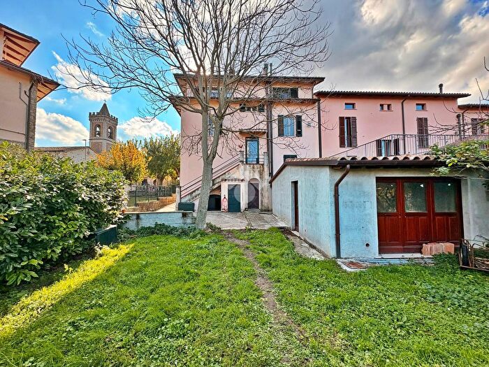 Casa con 6 locali in vendita in Frazione S Pellegrino, Gualdo Tadino