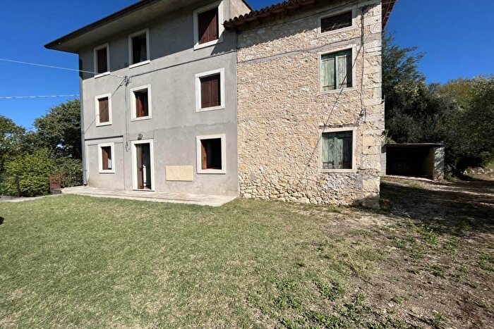 Appartamento con 6 locali in vendita in Via Monte, Val Liona