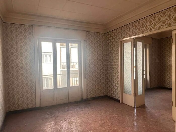 Appartamento con 5 locali in affitto in Via Genova, Catania