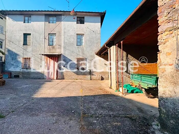 Casa con 10 locali in vendita in di Compito, Capannori